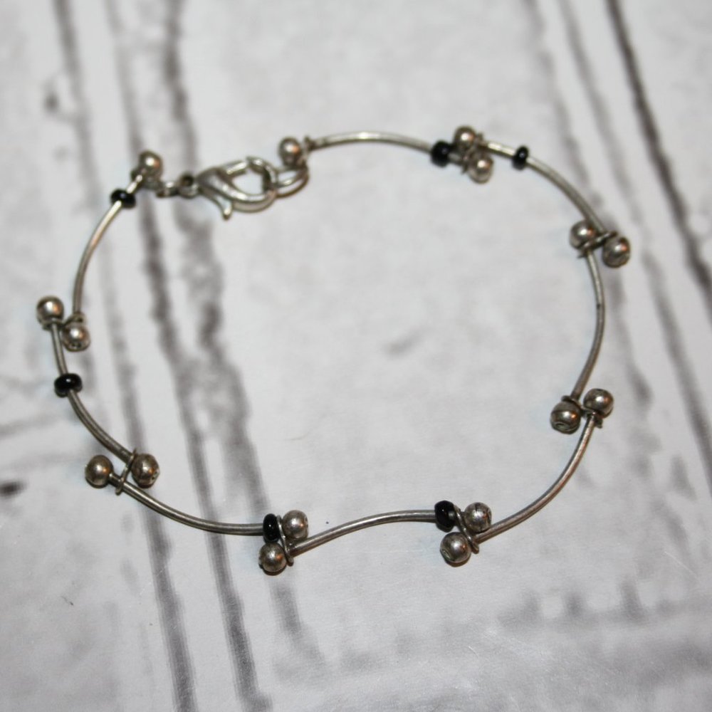 COPY - Beautiful silver and black beaded bracelet 7.5"